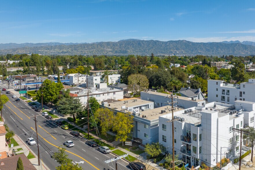 More Photos Of 4406 Cahuenga Blvd, Toluca Lake Apartments For Sale