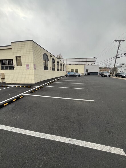 More Photos Of 503 Sophia St, Fredericksburg Freestanding For Lease