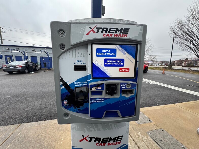 More Photos Of 527 N Green Bay Rd, Waukegan Carwash For Sale