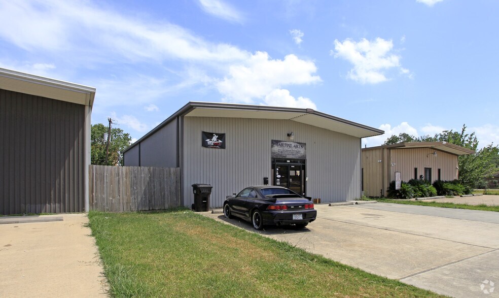 Primary Photo Of 512 Wisconsin St, South Houston Flex For Lease