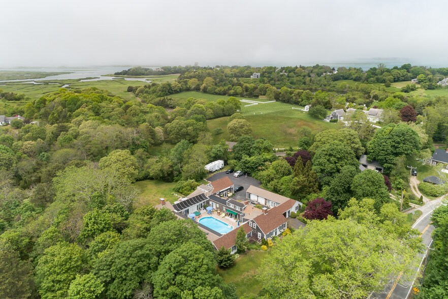 More Photos Of 2504 Main St, West Barnstable Hotel For Sale