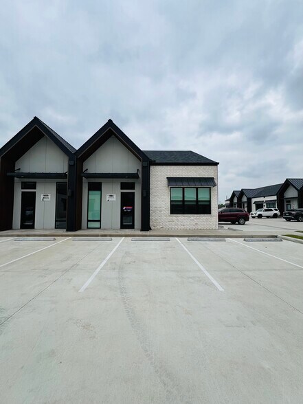 More Photos Of 1325 Main St, Katy Medical For Sale