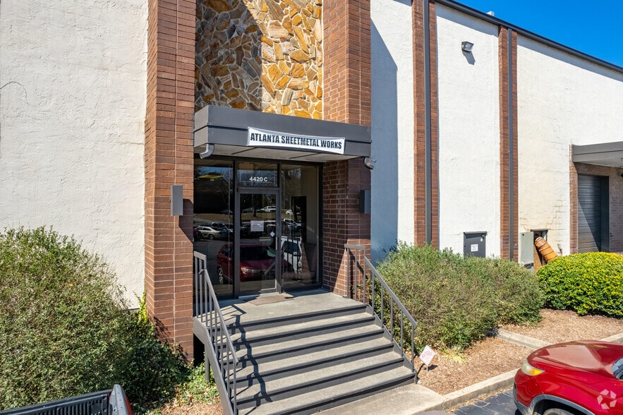 More Photos Of 4420 Bankers Cir, Atlanta Warehouse For Lease