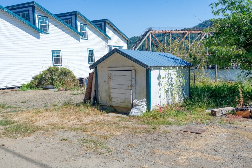 More Photos Of 6750 Or-126 Hwy, Florence Marina For Sale