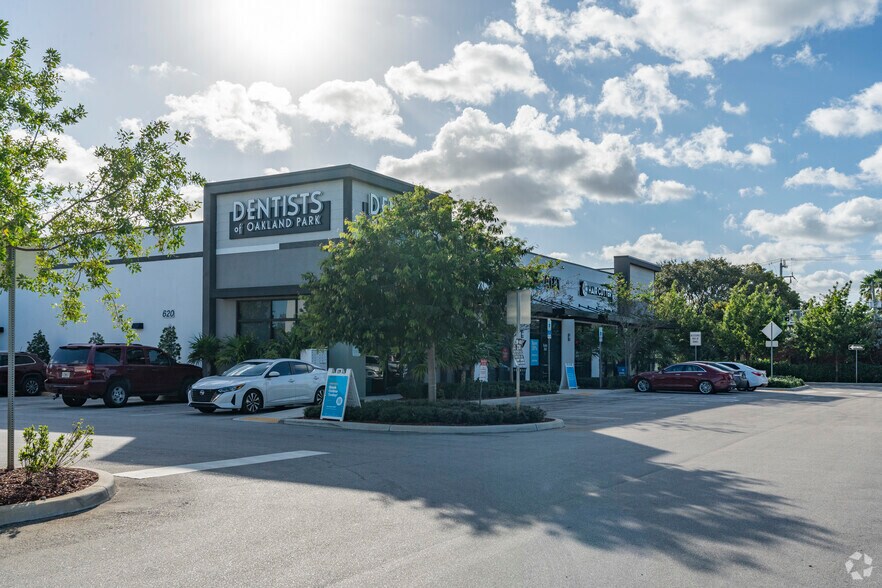 More Photos Of 620 E Oakland Park Blvd, Oakland Park Freestanding For Lease