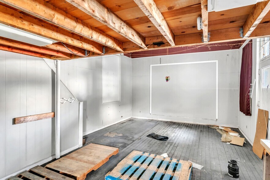 More Photos Of 158 Chestnut St, Holyoke Service Station For Sale