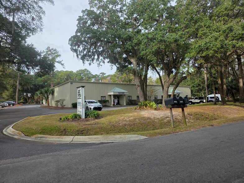 More Photos Of 29 Hunter Rd, Hilton Head Island Warehouse For Lease