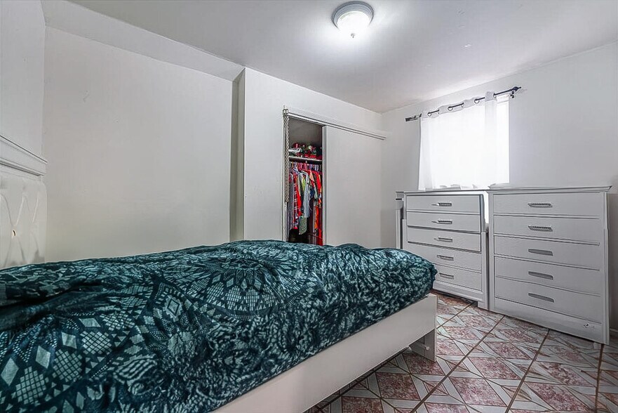 More Photos Of 115 34th St, Union City Apartments For Sale