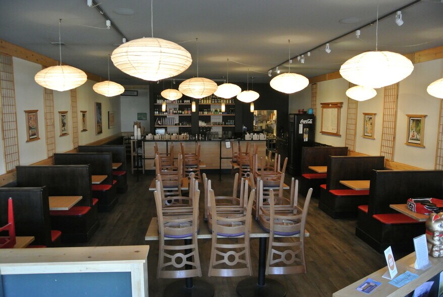 More Photos Of 127-131 N Grand Ave, Pullman General Retail For Sale