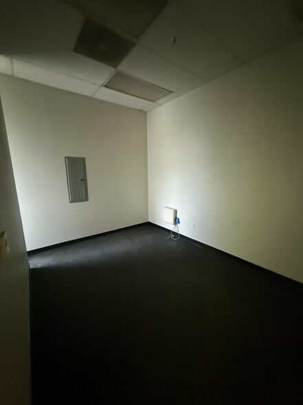 More Photos Of 41785 Elm St, Murrieta Warehouse For Lease