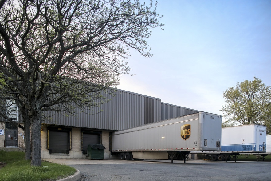 More Photos Of 415 Hamburg Tpke, Wayne Manufacturing For Lease