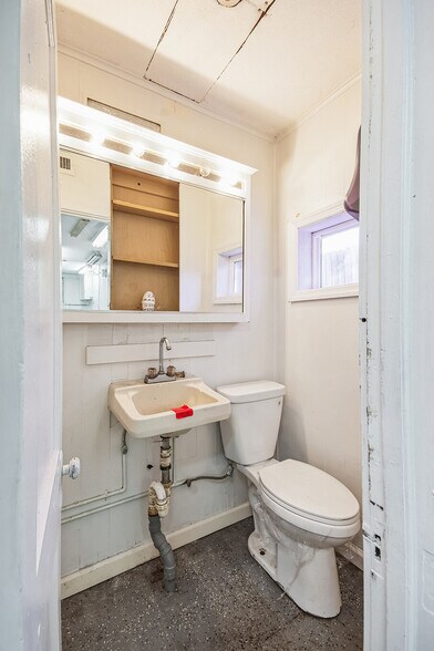 More Photos Of 6 Spring St, Jamesburg Warehouse For Sale