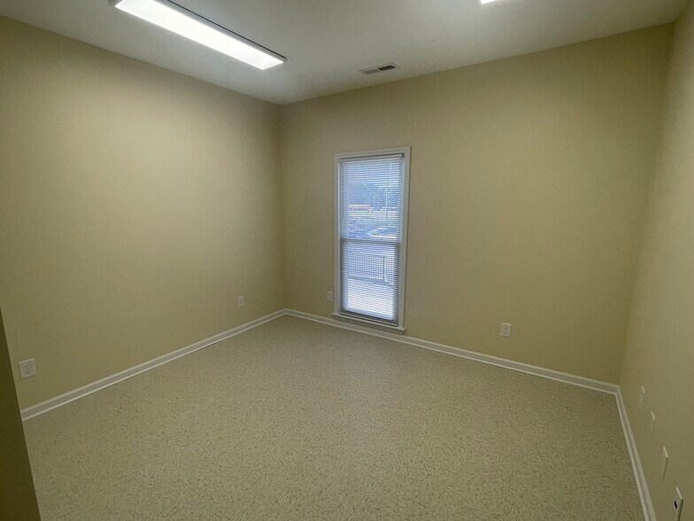 More Photos Of 2112 Skibo Rd, Fayetteville Office For Lease