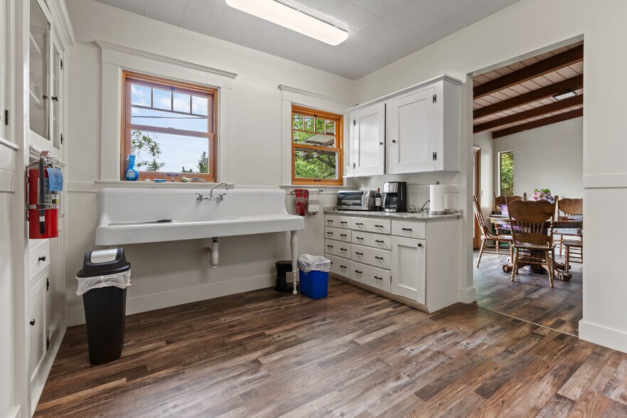 More Photos Of 660 N State St, Ukiah Medical For Sale