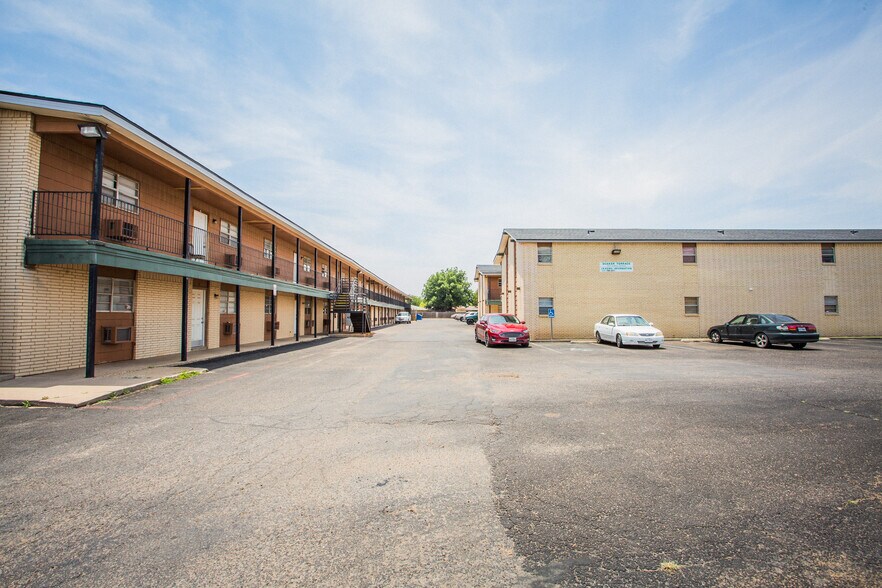 More Photos Of 7410 Quaker Ave, Lubbock Apartments For Sale