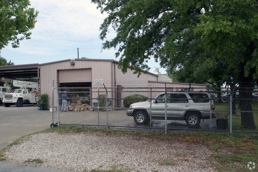 More Photos Of 4765 Spring Ave, Clearwater Manufacturing For Lease