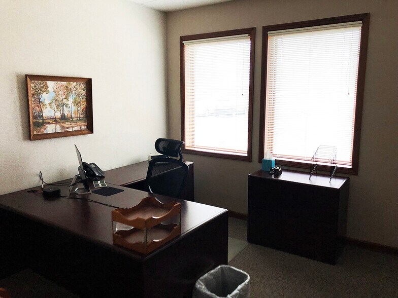 More Photos Of 5342 W Vermont St, Indianapolis Office For Sale