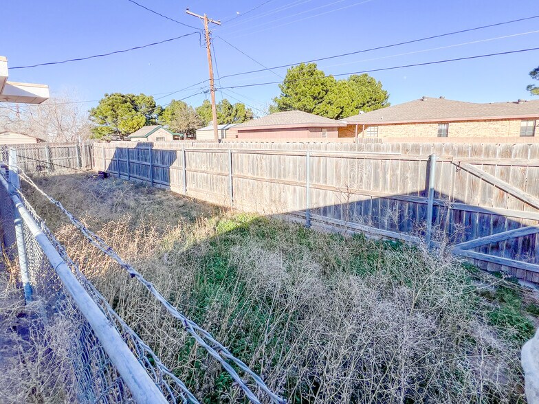 More Photos Of 3400 N Big Spring St, Midland Veterinarian Kennel For Sale
