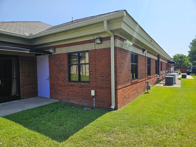 More Photos Of 2459 Emerald Pl, Greenville Medical For Sale