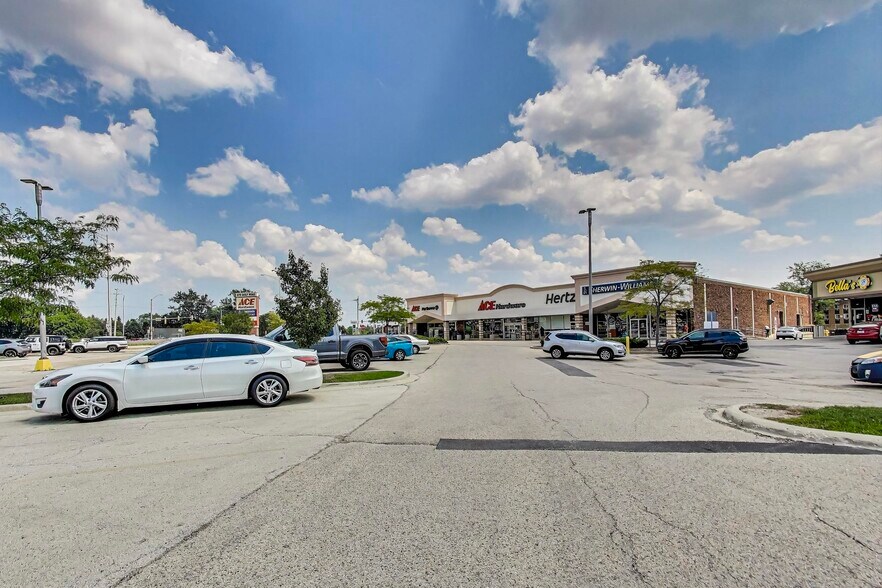 More Photos Of 675 W Golf Rd, Hoffman Estates Storefront For Lease