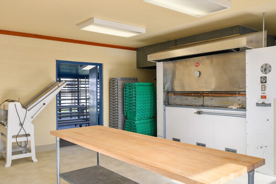 More Photos Of 212 NE D St, Willamina Food Processing For Sale