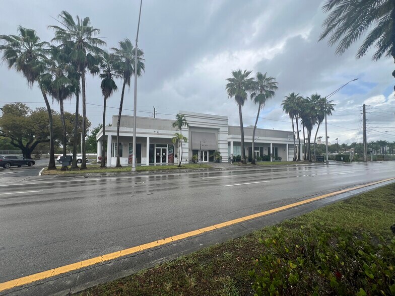 Primary Photo Of 13750 Biscayne Blvd, North Miami Beach Unknown For Lease
