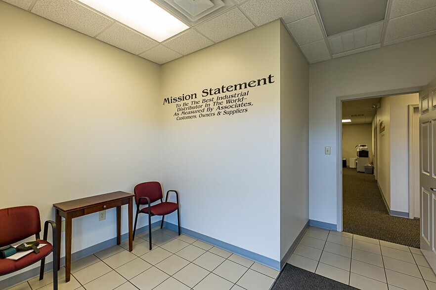 More Photos Of 11 Worth Cir, Johnson City Warehouse For Lease