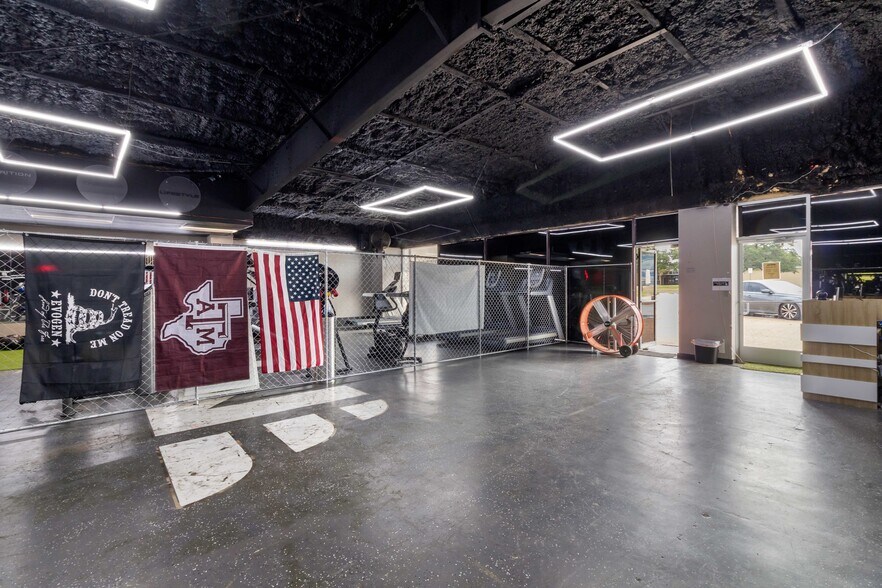 More Photos Of 1700 E Villa Maria Rd, Bryan Office For Sale
