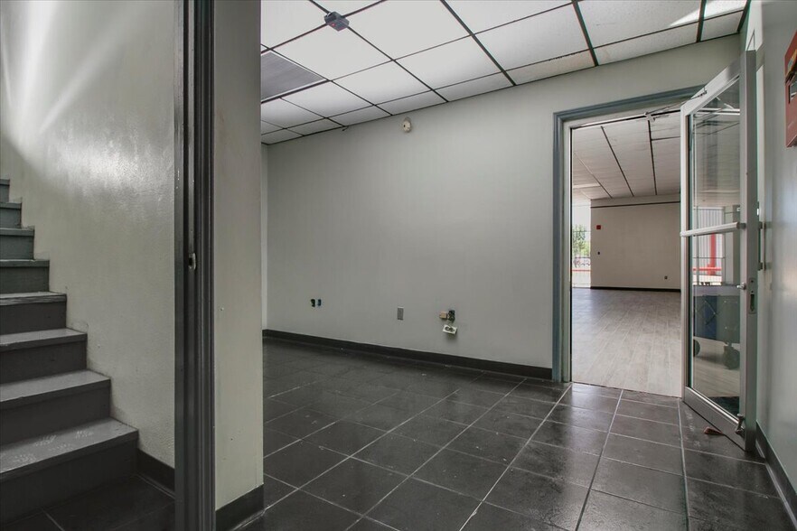 More Photos Of 4055 Old Dowlen Rd, Beaumont Warehouse For Sale