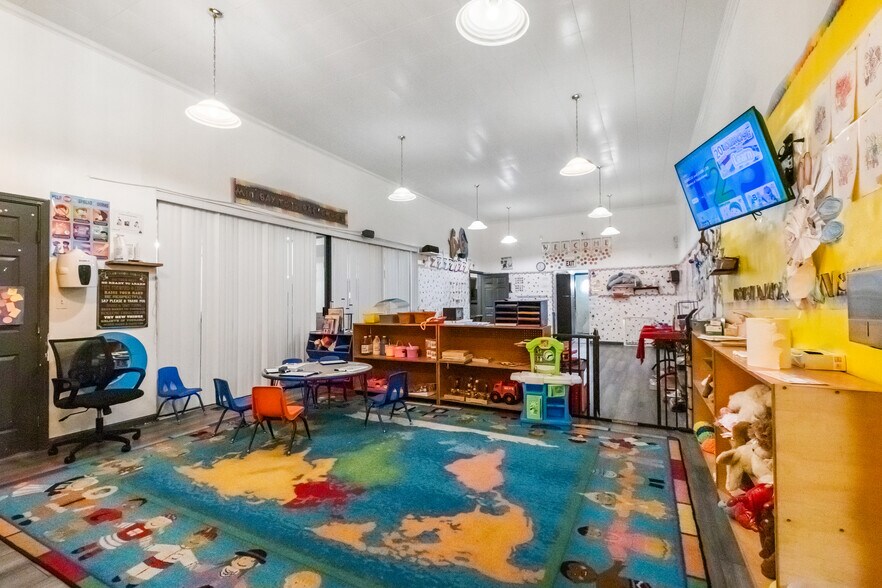 More Photos Of 671 9th St, Richmond Specialty For Sale
