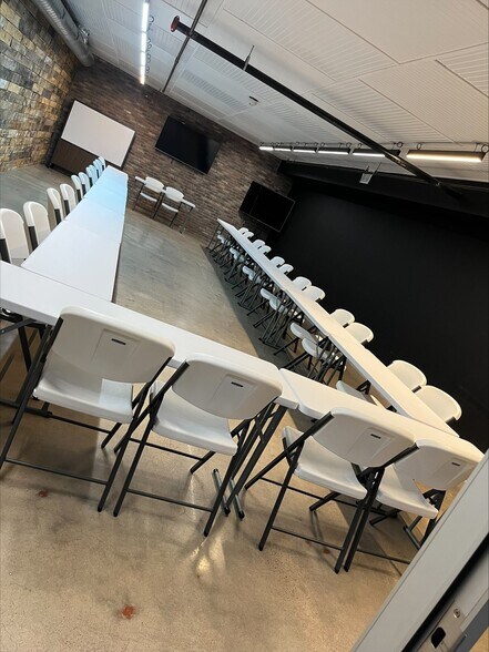 More Photos Of 1900 Jay Ell Dr, Richardson Flex For Lease