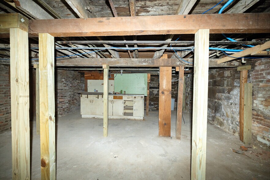 More Photos Of 115 N Main St, Lindsborg General Retail For Sale