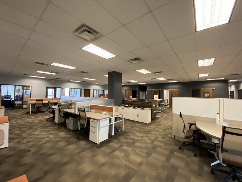 More Photos Of 4929 E 96th St, Indianapolis Office For Lease