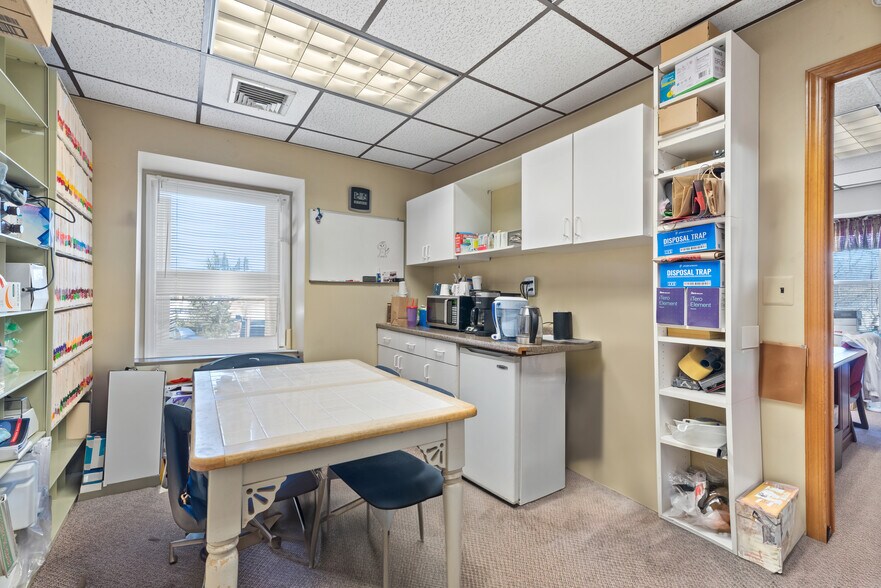 More Photos Of 9 Leonardville Rd, Middletown Medical For Lease