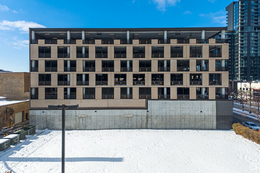 More Photos Of 1371 W Randolph St, Chicago General Retail For Sale