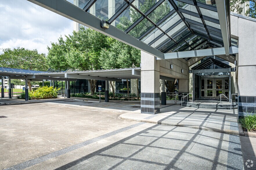 More Photos Of 10205 Westheimer Rd, Houston Office For Lease