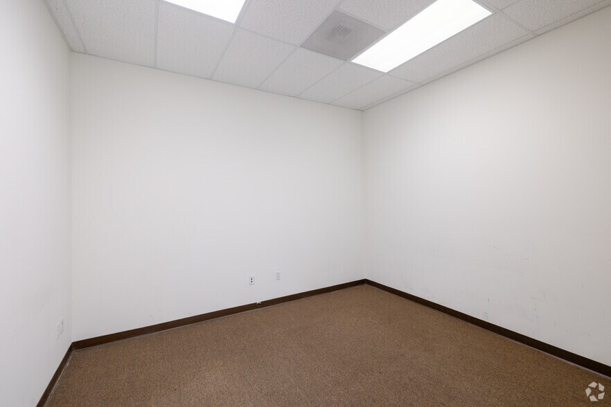 More Photos Of 351 Candelaria, Oxnard Warehouse For Sale