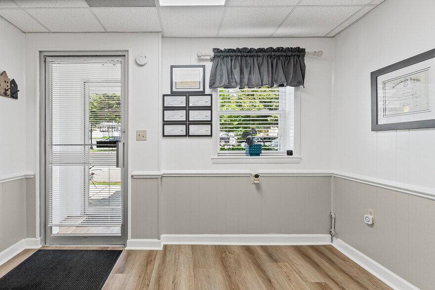 More Photos Of 525 7th St, Altavista Office For Sale