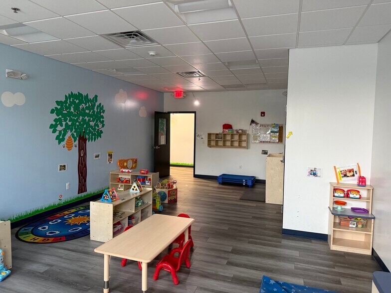 More Photos Of 3480 Royal Pines Dr, Orange Park General Retail For Lease