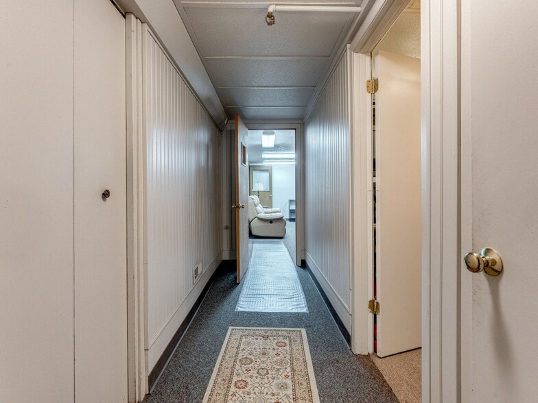 More Photos Of 737 NW Adams St, McMinnville Office For Sale