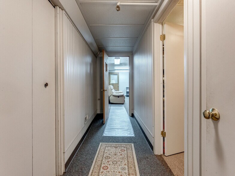 More Photos Of 737 NW Adams St, Mcminnville Office For Sale