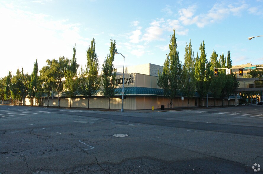 More Photos Of 400 High St NE, Salem Department Store For Sale