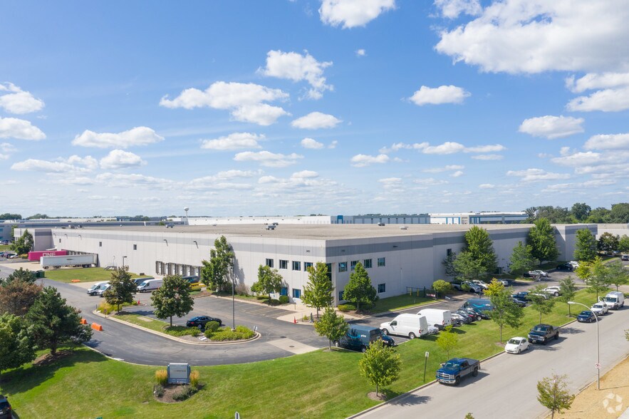 More Photos Of 2450-2520 Northwest Pky, Elgin Manufacturing For Lease