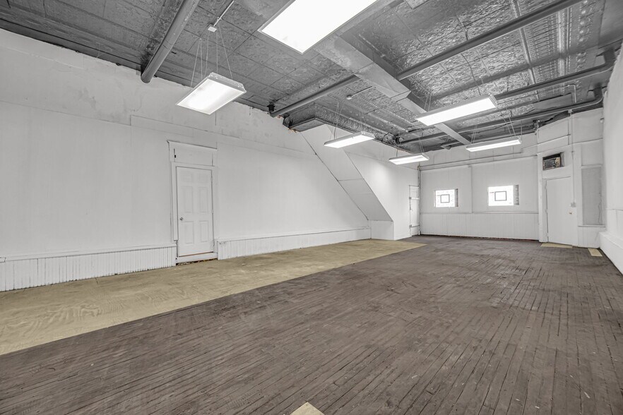 More Photos Of 701 Meeker Ave, Joliet Flex For Sale