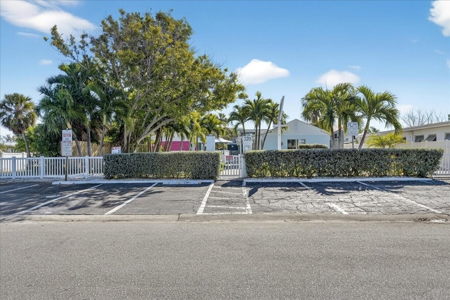 More Photos Of 520 73rd Ave, Saint Petersburg Hotel For Sale