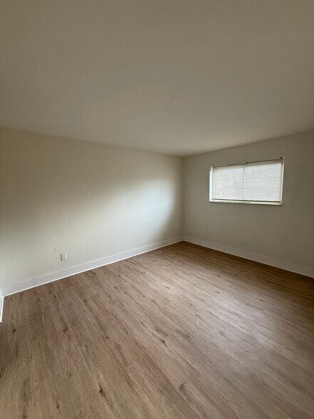 More Photos Of 21761 Hillside Dr, Clinton Township Apartments For Sale