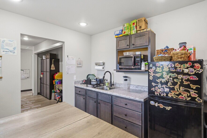 More Photos Of 2611 E Heritage Pky, Farmington Office For Sale