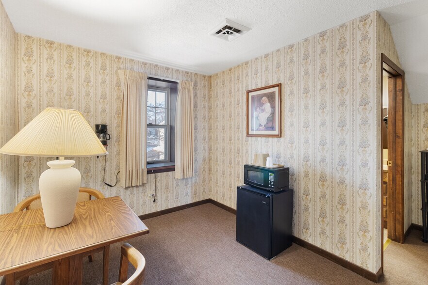 More Photos Of 4712 220th Trl, Amana Hotel For Sale