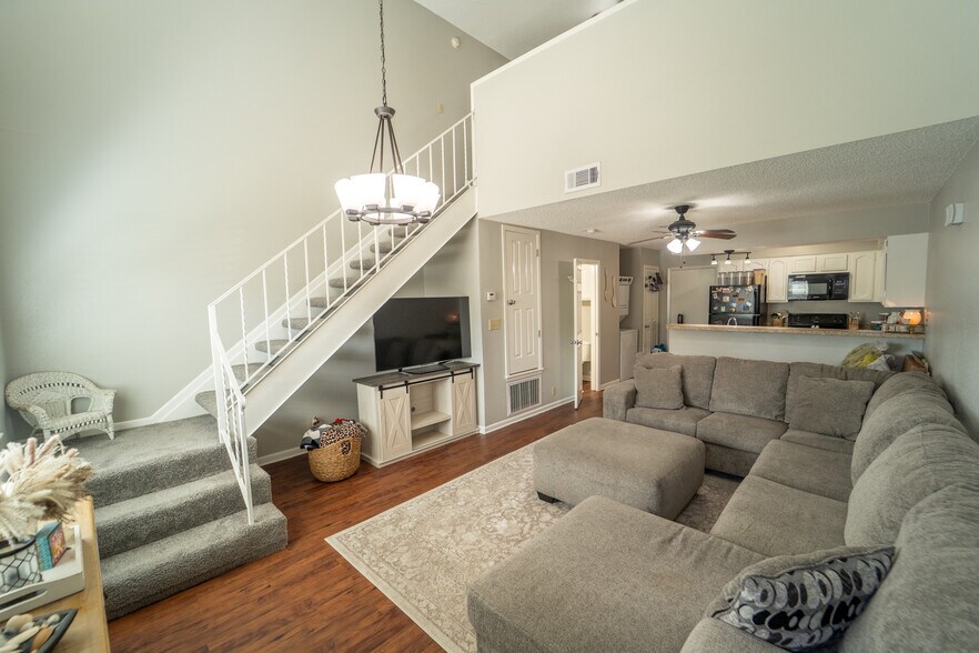 More Photos Of 2112-2114 E Airline Rd, Victoria Apartments For Sale