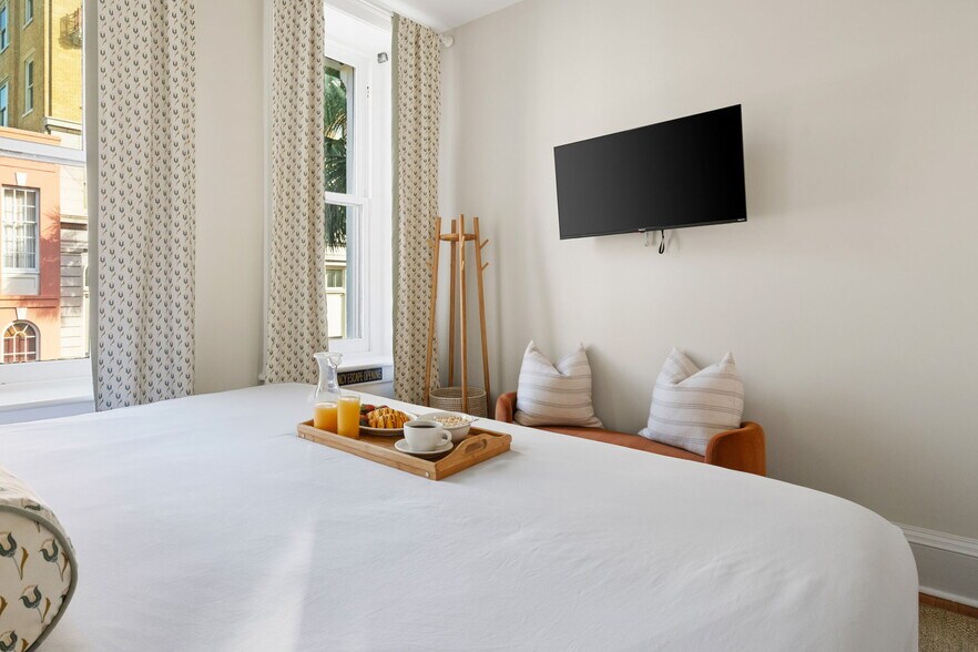 More Photos Of 21 Broad St, Charleston Storefront Retail Residential For Sale